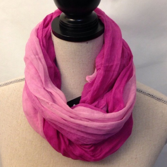 🔥🔥🔥SaLe NWT Multi-Tone Pink Scarf - Picture 4 of 4