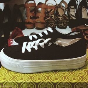 Simple Creeper Tennis Shoe