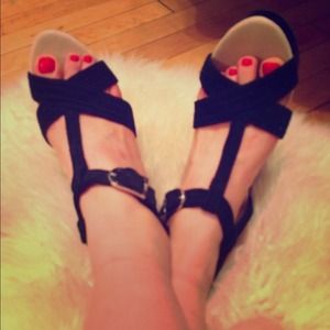 AE Never Worn Wedges T-Strap