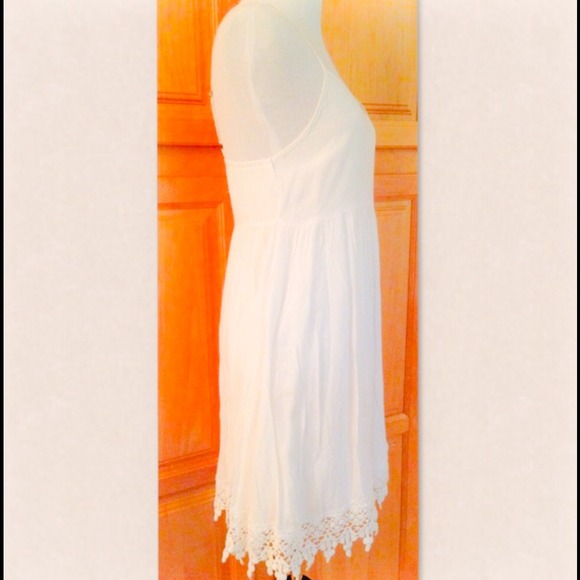 🆕 Bright white embroidered fully lined dress. Small. NWOT - Picture 2 of 4