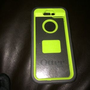 IPhone 5/5S Otter Box (Dark grey/yellow)