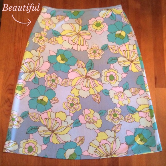 🚫BUNDLED🚫2xHP🎉🌸Beautiful Gap Skirt🌸