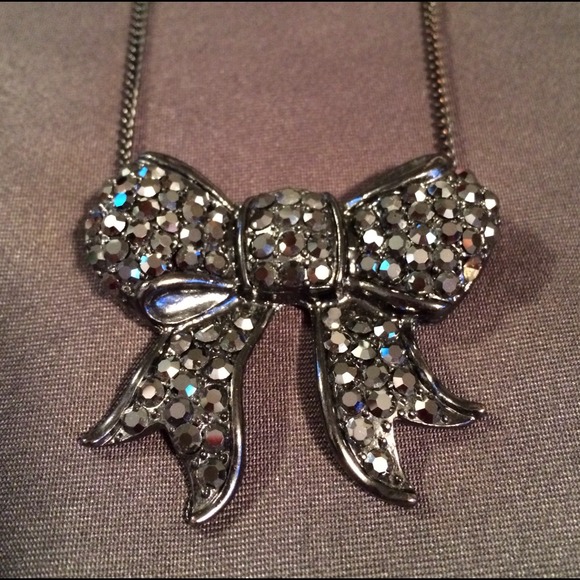 SOLD🌸Pretty Flirty Girly Bow Necklace 🌸