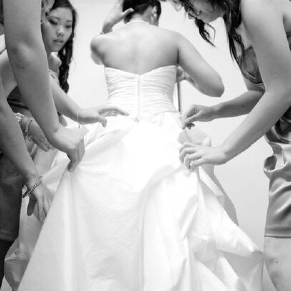 WEDDING DRESS - Picture 2 of 2