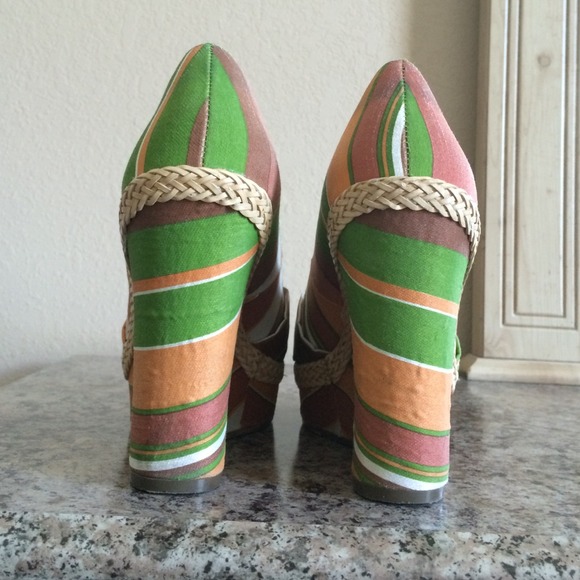 SOLD 🎉BOHO HP🎉 REPORT Dorie Striped Wedges - Picture 4 of 4