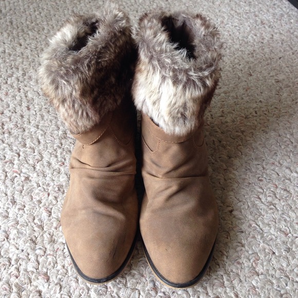 🌼ON HOLD🌼 Forever 21 fur lined ankle boots