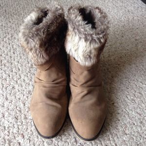 🌼ON HOLD🌼 Forever 21 fur lined ankle boots
