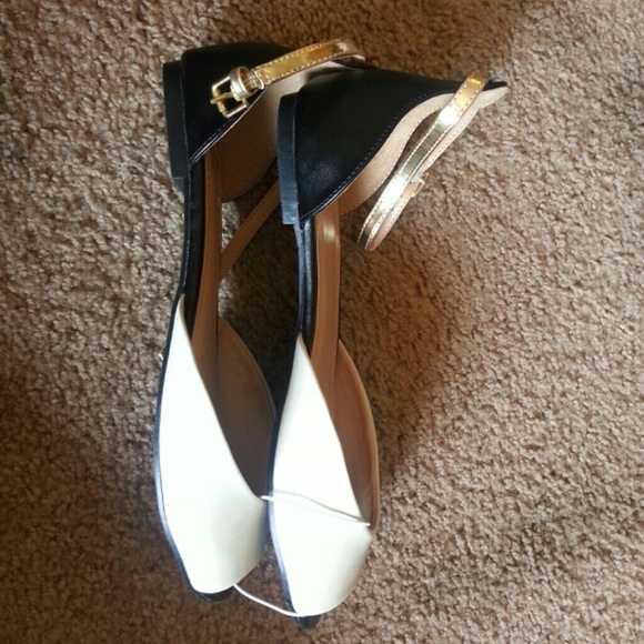 Cute flats - Picture 2 of 2