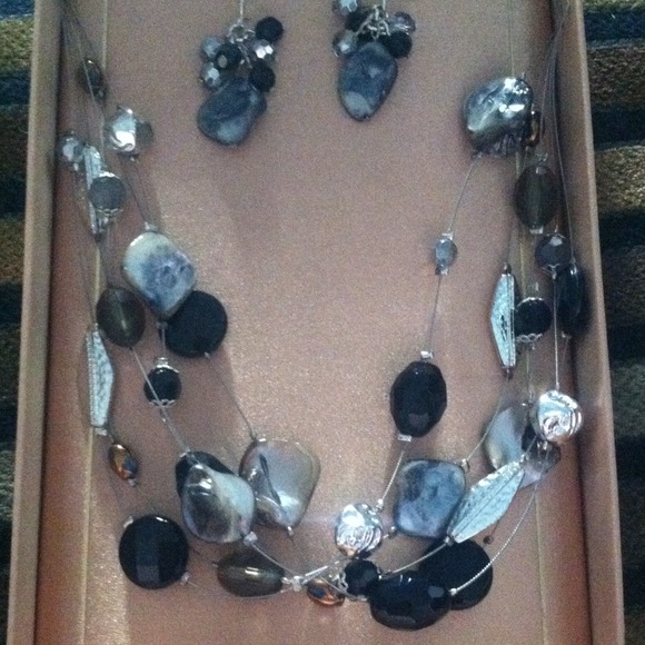Erica Lyons earrings and necklace set