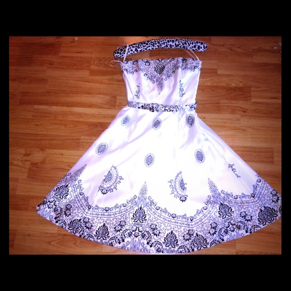 White House Black Market dress 0 - Picture 1 of 3