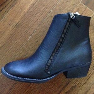 NEW Black leather booties zipper 8.5
