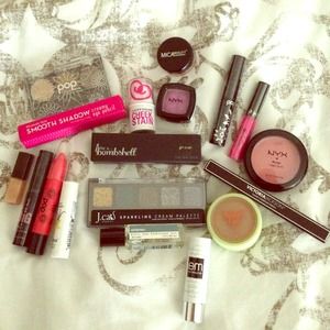 Assorted makeup bundle.