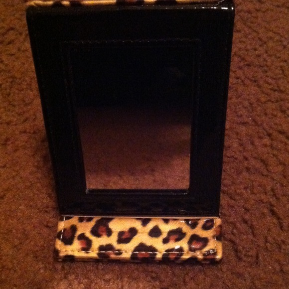 $5 - Picture 2 of 4