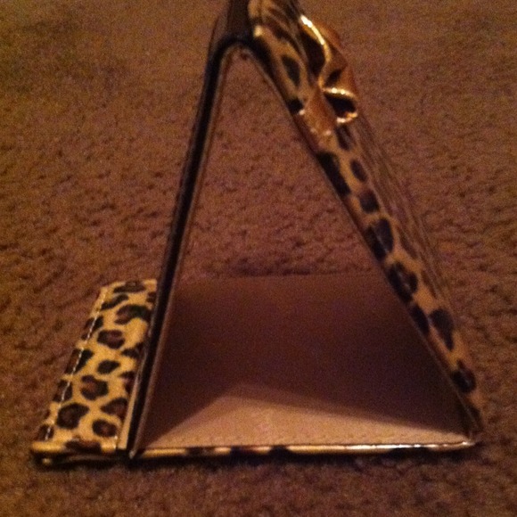 $5 - Picture 3 of 4