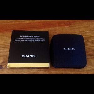 Chanel collection of 6 essential Mini Brushes