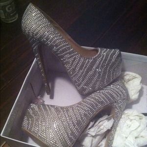 🚫SOLD Steve Madden pump, rhinestone zebra