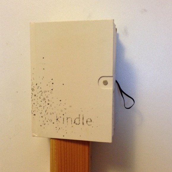 Amazon Kindle - Picture 1 of 3