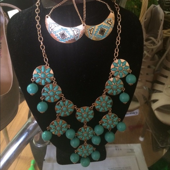 Cute bubble necklace and matching earrings!