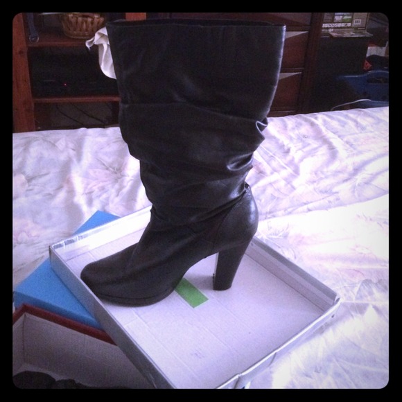 🚫traded with tea🚫boots and burberry bag