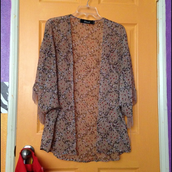✨SOLD❗️✨ Floral Kimono with Fringe - Picture 3 of 3