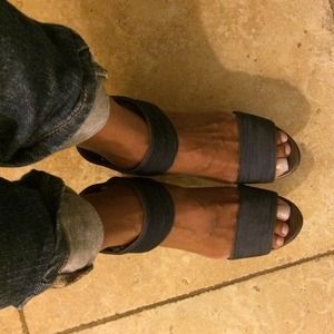 💝Lovely Navy Denim Sandals by Enzo Angiolini💝