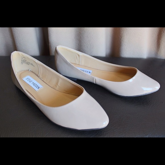 💥SALE💥Nude Patent Pointy Toe Flats, Size 6