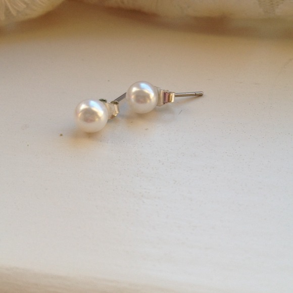 pearl earrings