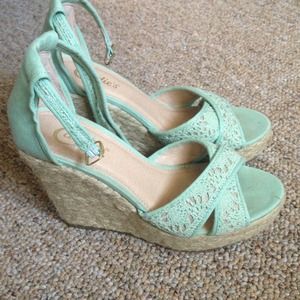 ⭐⭐💥Mint color summer wedges💥