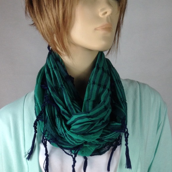 American Eagle Outfitters Accessories - American Eagle Outfitters Fringe Infinity Scarf
