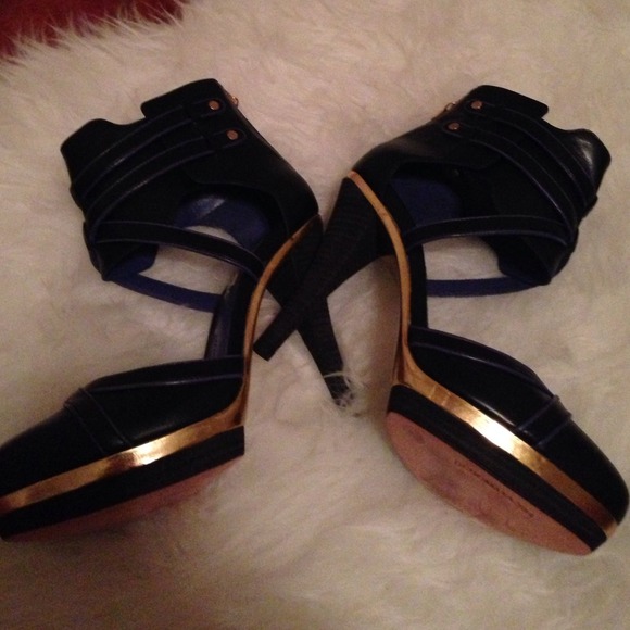 BCBG Max Azria Heels - Picture 3 of 4