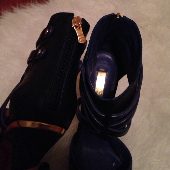 BCBG Max Azria Heels - Picture 4 of 4