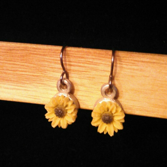 Artisan handmade detail sunflower dangle earrings