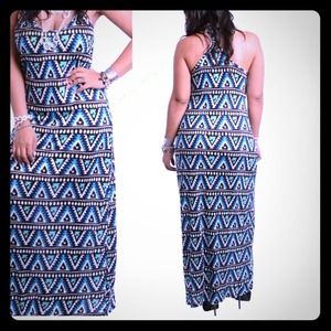 💙NWOT Gorgeous Aztec Print Maxi