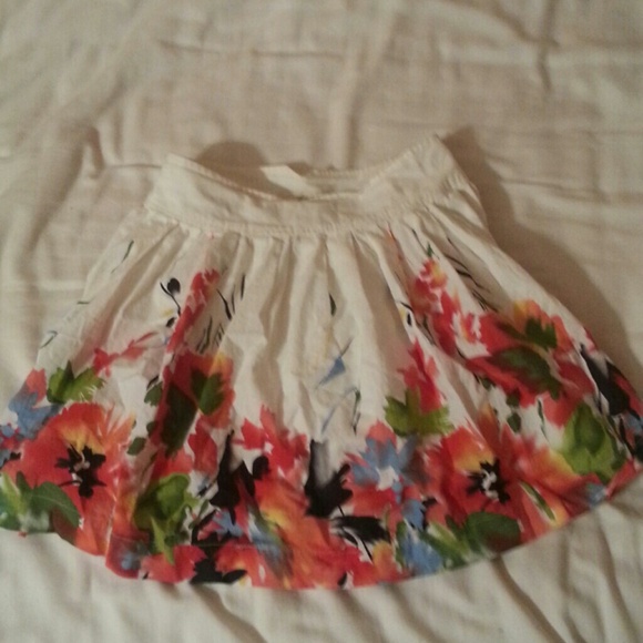 ON SALEGorgeous skirt! Only worn a couple of times - Picture 1 of 4