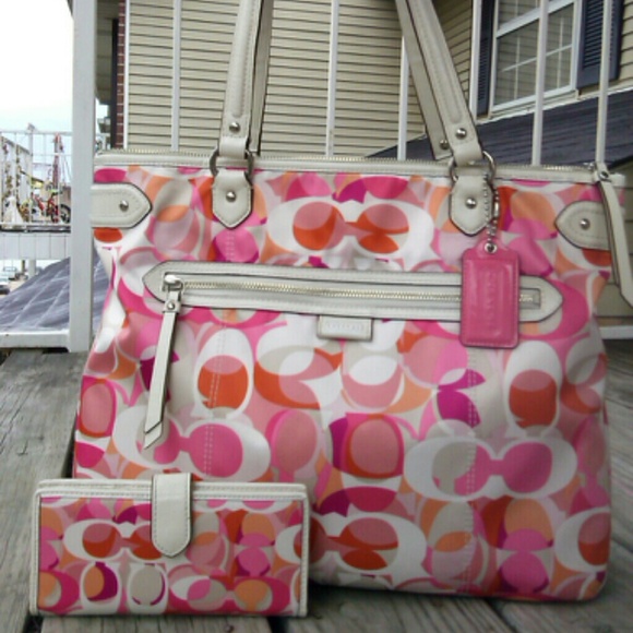 SOLD!   Daisy Kaleidoscope Emma Tote/Wallet!