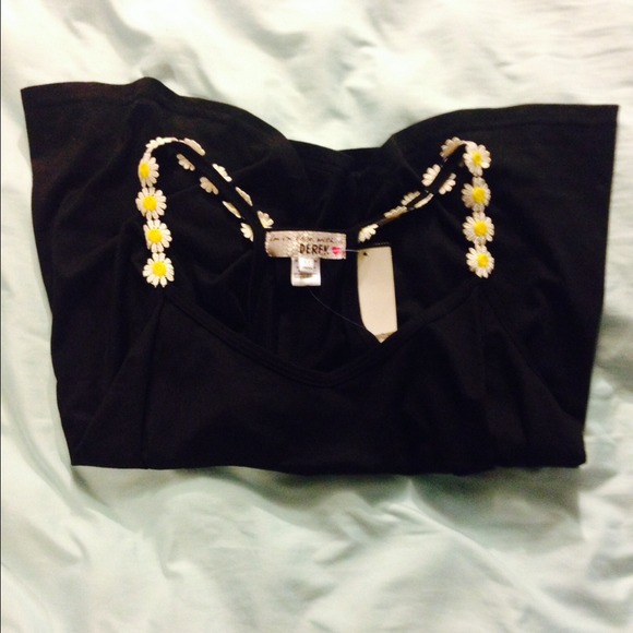 Black sunflower accent tank M