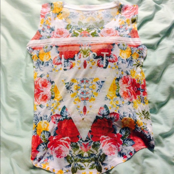 [XS] Colorful Guess shirt