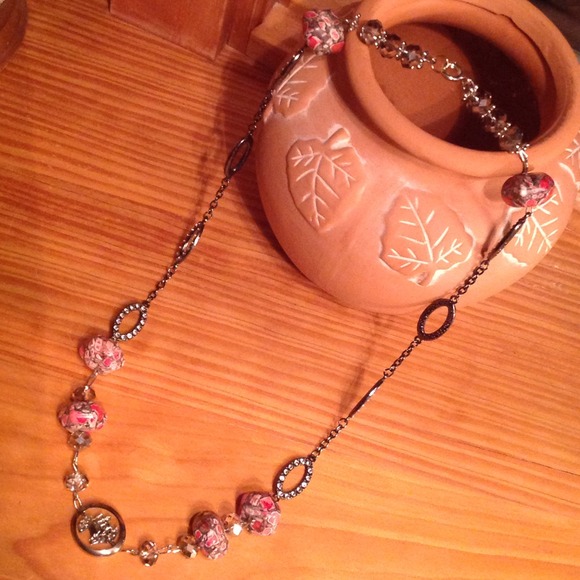 ❤️ SOLD. NWOT MARBLE & GLASS BEAD NECKLACE - Picture 3 of 4