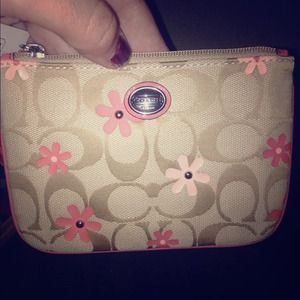 Coach SV/Light Khaki/Coral wristlet NWT F51356