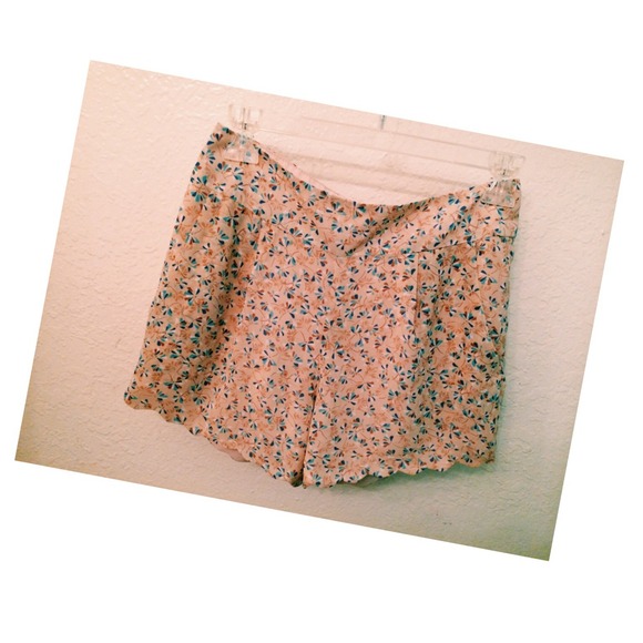 🚫SOLD🚫Floral high waisted shorts
