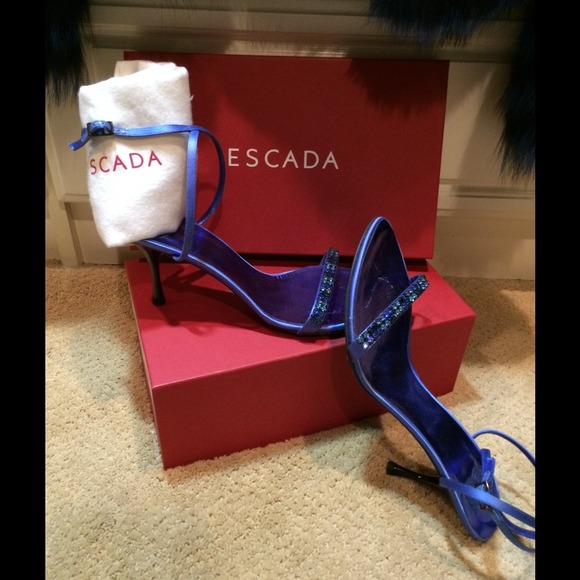 ##NO LONGER AVAILABLE## Escada fur jacket &sandals - Picture 4 of 4