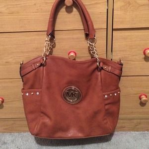 Micheal Kors purse brown!