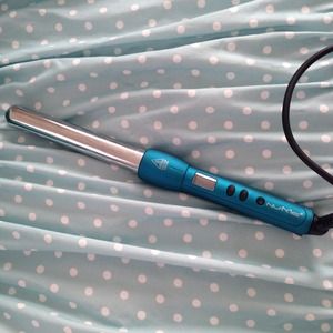 HOLD Nume Magic Wand Curling Iron 25mm