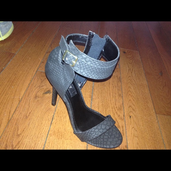 BrandNew heels - Picture 2 of 2