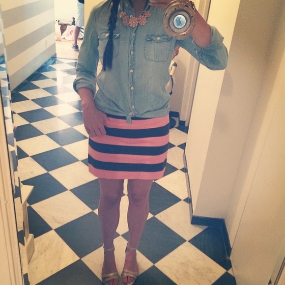 Gap pink and blue striped skirt. Sold out.