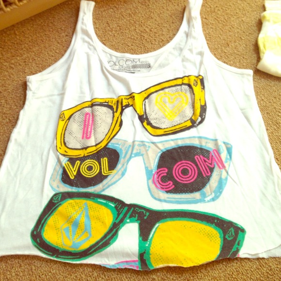 Cropped graphic tee