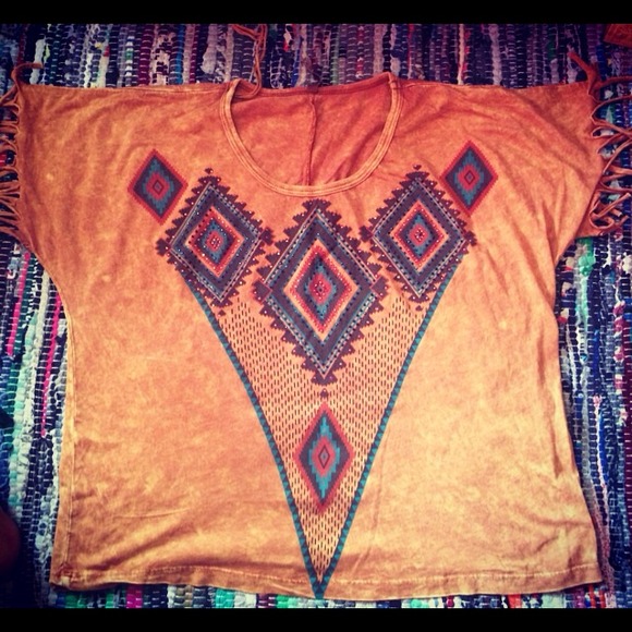 Tribal top