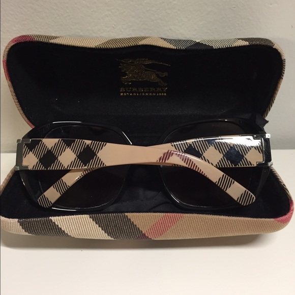 Burberry sunglasses - Picture 2 of 4