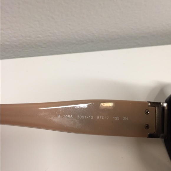 Burberry sunglasses - Picture 3 of 4