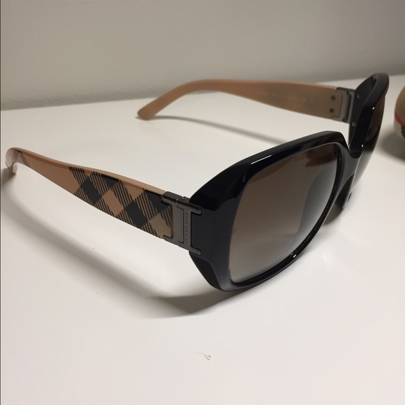 Burberry sunglasses - Picture 4 of 4